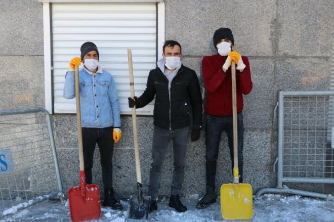 iler, temizlik ilemi iin gnlk 100 TL kazanyor.