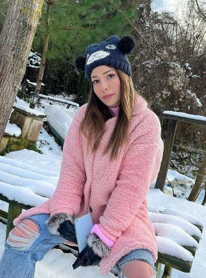 AVM'nin gvenlik grevlisi, ly maskelerini takmalar konusunda uyard.