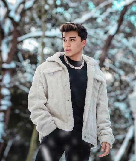  arkada, burada sosyal medya platformlar iin video ekmeye balad.