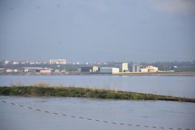 ERGENE TATI  Ya, kirlilii ile gndemde olan Ergene Nehri'nin su seviyesini de iki gn iinde 170 metrekp/saniyeden 389 metrekp/saniyeye ykseltti.