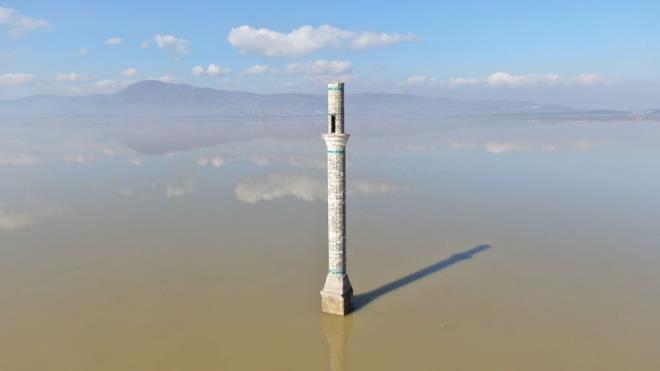 zmir'in ime suyunun byk bir ksmn salayan Tahtal Baraj'nda su seviyesi bir gn iinde yzde 46,18'den 54,22?ye; Balova Baraj'nn su seviyesi yzde 70,86'dan 81,66'ya; Gzelhisar Baraj'nn su seviyesi yzde 64,89'dan 75,08'e; Alaat Kutlu Akta Baraj'nn su seviyesi ise yzde 55,54'ten 70,27'ye kt. Tahtal Baraj'nn su seviyesi 2019?da yzde 65,29 iken 2020?de yzde 36,04'e; Grdes Baraj'nn su seviyesi 2019?da yzde 9,2 iken 2020?de yzde 4,74'e; rkmez Baraj'nn su seviyesi 2019?da yzde 52,38 iken 2020 ylnda yzde 29,61'e; Alaat Kutlu Akta Baraj'nn su seviyesi 2019?da yzde 49,34 iken 2020?de yzde 13,36'ya dmt.