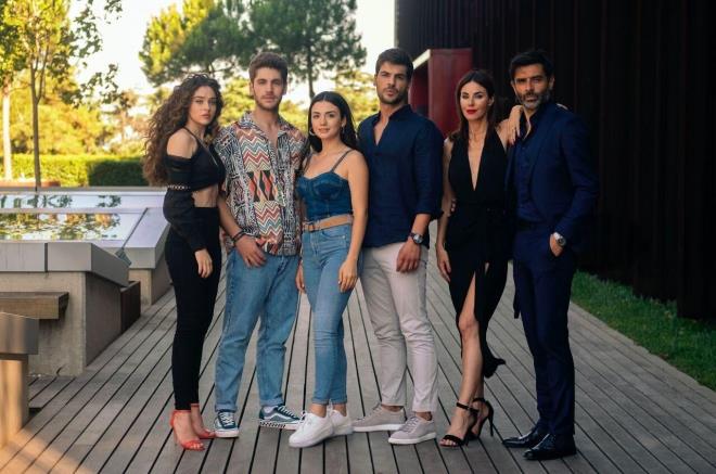 lk blm 26 Kasm'da seyirciyle buluan Sol Yanm dk reytingler sonras gn deiikliine gitmiti. Perembe gnnden aramba gnne geen dizi iin reyting sonular yine pek deiiklik gstermedi. Sol Yanm dn akamki blmyle reytinglerde ilk 10'a girmeyi baaramad.