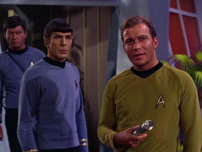 DL EVR ARALARI  <br>    Uzay Yolu: Orijinal Seri filminin ortaya kard bir dier fikir ise dil eviri aralar. Kaptan Kirk ve ekibi galaksinin drt bir yanna uarken, ellerindeki bir alet sayesinde dilleri kendi dillerine eviriyordu. Bugn de konuulanlar e zamanl evirme yeteneine sahip farkl cihazlar piyasaya srlmeye baland.