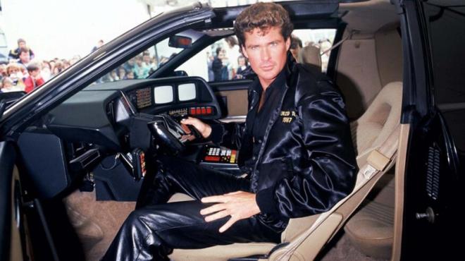 OTONOM ARABALAR<br>      Yapay Zeka'ya sahip otonom aralarn ekranlardaki en eski ve en popler olan, elbette Kara imek. Trkiye dahil birok lkede popler olan dizi, kendi kendine hareket edebilen ve konuabilen otomobil KITT ile sahibi Michael Night`n bandan geen olaylar anlatyordu. e gidip gelirken araba kullanmakla zaman kaybedilmeyen bir dnya tasvirini en iyi yapan filmlerden biri de Geree ar. Filmde arabalar Yakn zamana kadar, bu teknoloji hala bilim kurgu gibi grnyordu ancak o aralar henz uamasa da yola kmaya balad.