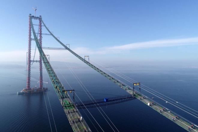 Ulatrma ve Altyap Bakan Adil Karaismailolu, '(1915 anakkale Kprs) 'Asrlarn hayali' iin geri saymdayz diyebiliriz. Artk ana kablo montajna balyoruz.