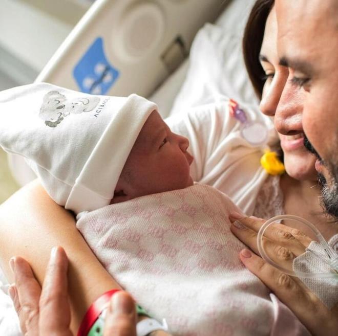 Doum sonras olu Burak ve kz Eliz'i bir araya getiren Varol duygularn, "Burak gibi bir abin olduu iin ok anslsn Eliz" mesaj yazd.