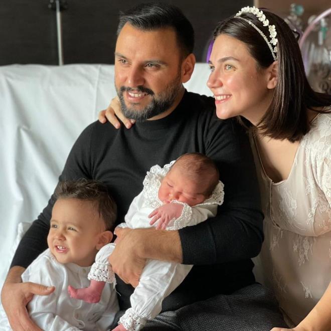 "Dnyaya ho geldin kzm. Tm gzellikler seninle olsun. Bakmaya bile kyamyorum sana... Ayrca Burak gibi bir abin olduu iin ok anslsn Eliz!"