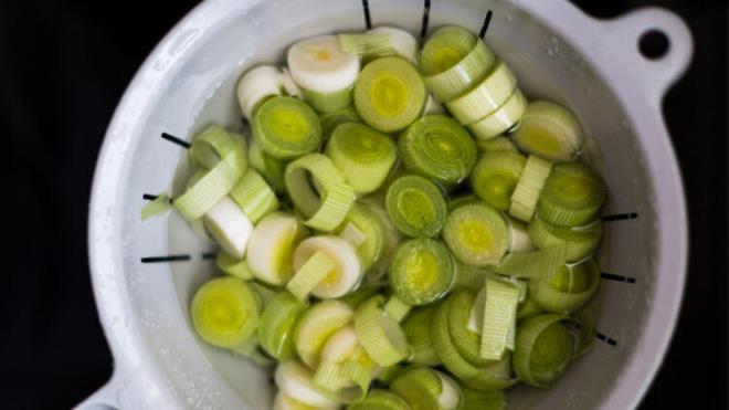 K vitamini kann phtlamasn salar ve kemik kayplarna kar korur. Demir hemoglobinin retimi iin gereklidir. Manganez metabolik sreleri kolaylatran bir koenzimdir.