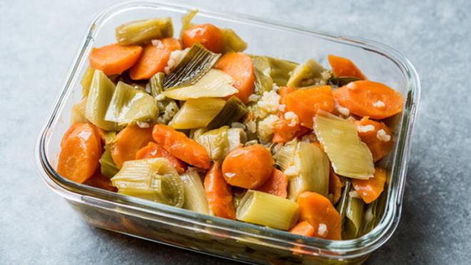 Prasa youn bir mineral havuzuna sahip olduu iin gece yatmadan nce tketildii zaman uyku hissinizi arttrm olur. Bol mineral ierdii iin beyin uyuarak uyku haline gemesine uyku dzensizliklerini ortadan kaldrmaya yardmcdr. Ayrca psikolojik rahatszlklar olanlarn sakinletirilmesi konusunda da yardmc olur.