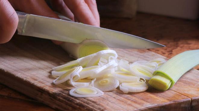 Prasada bol miktarda bulunan kaempferol isimli flavonid kan damarlarnz serbest radikallerden ve reaktif oksijen trlerinden aktif bir ekilde korurken vcudunuza nitrik asidin verdii zararlar azaltr.