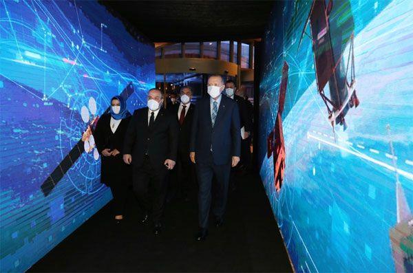 Cumhurbakan Erdoan, Trkiye'nin uzay programnn 10 yllk 10 hedefini aklad. Cumhurbakan Erdoan, "Milli Uzay Program'ndaki birincil ve en nemli hedefimiz Cumhuriyetimizin 100'nc ylnda Ay'a ilk temas gerekletirmektir" ifadelerini kulland.