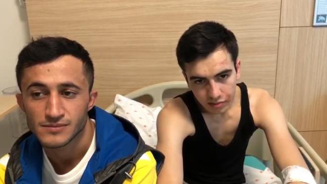 BAARILI JOKEY OLAY ANINI ANLATTI: YERDE TTRYORDU  2015 ylnda Apranti Eitim Merkezi'nden mezun olduktan sonra at binmeye balayan ve bugne kadar 5 bin 863 yarta 736 birincilik elde ederek baarl jokeyler arasna ismini yazdran Hman izik, apranti Harun anak'y kurtard an anlatt.