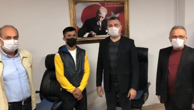 Salk durumu iyi olan anak'y hastanede ziyaret eden izik, hayatn kurtard arkadana sarlp, gzya dkt.    izik, "Kaza sonras Harun?u yerde grnce frladm yanna, titriyordu. Azna kum dolmutu ve dili boazna kamt. Dilini zor da olsa karttm. Bilinsizdi ve dilini istemsizce srd. Zor da olsa hemen azn aarak dilini tekrar ieri soktum ve o an nefes almaya balad. Allah onu sevdiklerine balad? dedi.