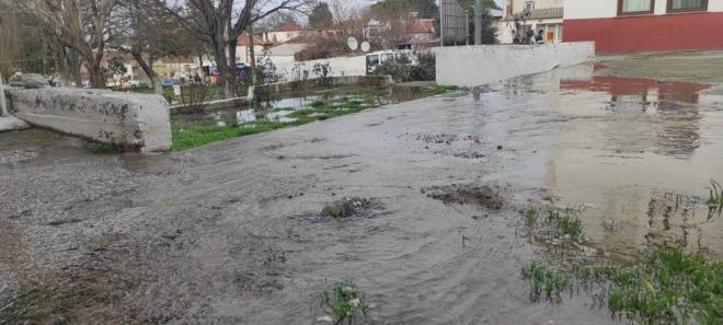 Yeralt kaynak sularnn kaplad 400 nfuslu ky, grnts ile Venedik'i andryor. Pnarba?nda yaayanlar, bu doa olaynn, suyun bollat her Ocak aynda tekrarladn belirtiyor.