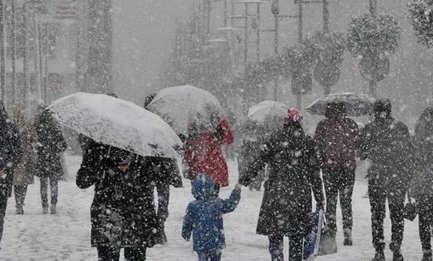 Pazartesi gnnden itibaren kuzey, i ve dou kesimlerde souk havann etkisini arttrmasyla birlikte kar yalarnn aralklarla devam etmesi bekleniyor.