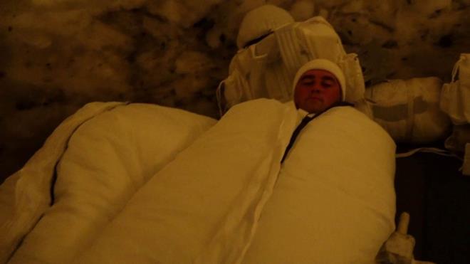 Trk ve Azerbaycanl komandolar, tatbikat alannda Eskimolarn yaad, kardan ev olarak bilinen iglolar yapt.