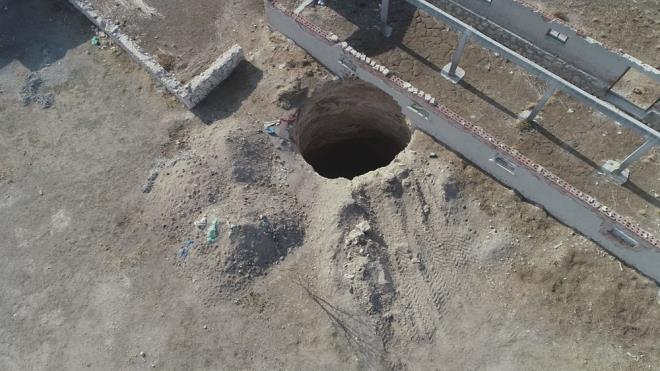 Karapnar ilesinde obruklarn tehlikesi her geen gn artyor. Bunun zerine AFAD ve Konya Teknik niversitesi Obruk Uygulama ve Aratrma Merkezi Mdrl tarafndan Karapnar blgesinde obruklarn says, yeri, oluturduklar riskler ve obruk olabilecek blgelerin belirmesi iin alma yapld.