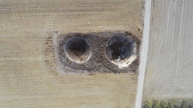 Obruklarn insan hayatn tehdit eder duruma geldiini kaydeden Ark, ''Buradaki vatandalarla ortak bir alma yrtmemiz gerekiyor. Bu obruklarn birou yayla dediimiz, ierisinde hayvanlarn ve insanlarn olduu yerlerde meydana geliyor. Gemite dalk alanlarda meydana gelen obruklar, biz ilgin yer ekilleri olarak gryorduk. u anda insan hayatn tehdit eden bir konuma geldi.