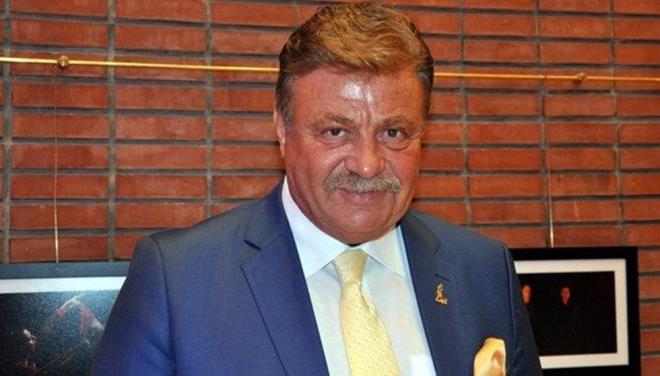 Usta oyuncunun daha nce ise Ayen Gruda'nn cenaze treninde paras alnm, Alo yapt aklamada, "Elimden geldii kadar cenazelere gitmeye alyorum. Ayen Gruda'nn cenazesinde cebimdeki 5 bin TL'yi aldlar" demiti.