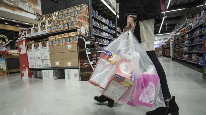 Taslaa gre, bakkal gibi kk perakendecilerin taleplerini karlamak ve bu kesimin korunmasn salamak amacyla, zincir gda marketleri, pazar gnleri saat 11.00?den nce alamayacak.