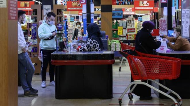 Vatanda yakndan ilgilendiren perakende ticarete yeni kurallar geliyor. Alveri merkezleri (AVM) ile zincir marketlere mesafe ve nfus kriteri ile birlikte sat esaslarnda da bir dizi deiiklie gidilecek.