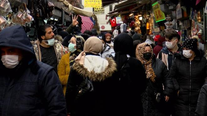 Sokaa kma yasana saatler kala Eminn'ne adm atacak yer kalmad.