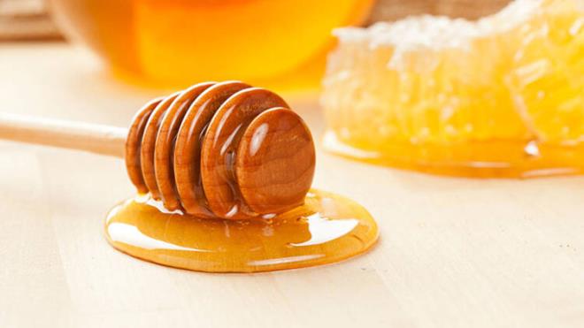 Rafine eker ve tatlandrc odakl tketim, inslin direncini bozarak eker hastalndan obeziteye kadar birok soruna davetiye karr. Akam saatlerinde tketilen ay, kahve ve sahlep gibi iecekler ve evde yaplan tatllar bal ile tatlandrlarak eker ve ilenmi rnlerden uzak durulabilir&#8221; eklinde konutu.