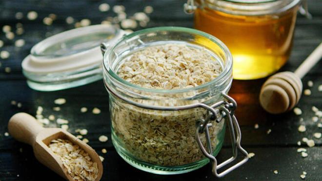 Bal ile gnn her saatinde tketilebilecek attrmalklar hazrlanabileceine dikkat eken Ahmet Baran Aksoy, &#8220;3 beyaz 1 sar dediimiz un, ya, tuz ve eker yerine tuzu azaltarak, eker yerine bal ve beyaz un yerine tam buday unu gibi malzemeler kullanarak salkl attrmalklar hazrlanabilir.