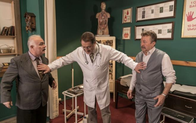 Birbirinden iddial dizilerde ekran savan ak ara rakiplerinden nde gtren TRT 1'in son karar duyanlar zd. Pazar akamlar ekrana gelen ve seyirciyi gldren komedi dizisi Tvbeler Olsun iin final karar alnd. Dizi 32. blmle final yapacak ve ekran macerasn sona erecek.