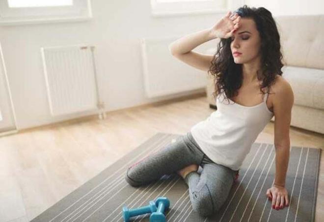 Kalp rahatszlklar arasnda en sk grlen semptomlar arasnda bilin kayb ve baylma yer alyor. Bunun sebepleri arasnda kalbin kan iyi pompalayamamasnn yan sra kalp aknn damarlarda tkanmas gibi etkenler de yer alyor. Bilin kayb, baylma gibi sorunlar ile karlatnz anda uzman biri ile grmelisiniz.