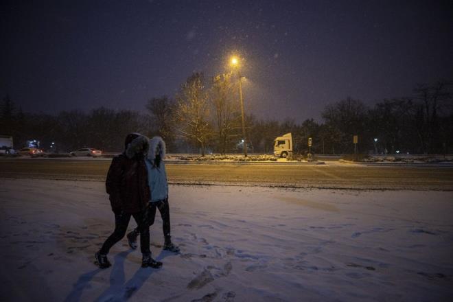 Akam saatlerinde etkisini artran kar ya zaman zaman tipiye dnd.