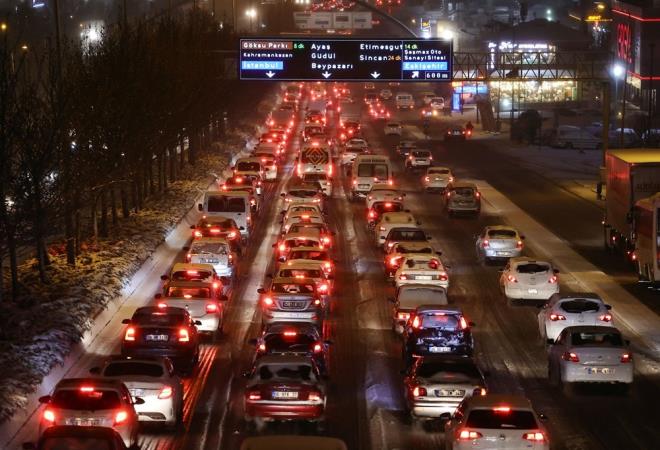 ehrin ana yollarnda trafik younluu yaand.