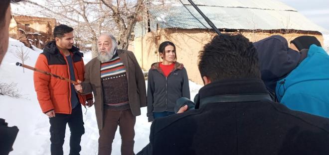 O yldan itibaren 100?den fazla sinema ve dizi filminde oynad. Seslendirme sanats olarak hem seslendirme ynetmenlii hem eitli yapmlar iin seslendirmeler yapt.