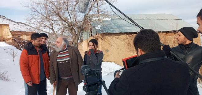 TOYGUN ATE KMDR?    2 Haziran 1954?te stanbul?da dnyaya gelen Toygun Ate, stanbul Belediye Konservatuvar Tiyatro Blm?nden mezun oldu.