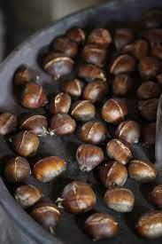 Kestanenin 100 gramnda 170 kalori olduunu, 3 orta boy kestanenin 1 dilim ekmee edeer olduunu belirten Beslenme ve Diyet Uzman Ula zdemir, kestanenin sala faydalarn anlatt.