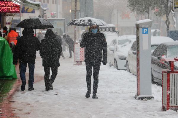 ehirlemenin etkisi de iin iine girdi. Zaten kritik durumda olan kar yann derecesi 4-5 derecelere kt. Bu scaklkta kar yaar ama erir. 1-2 gnlk ya daha sert olacak gibi duruyor. Scaklk decek ve karn da yerde tutma ihtimali fazladr" ifadelerini kulland.