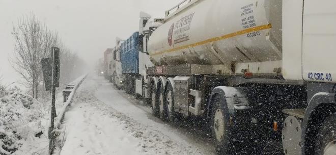 Dnden beri 15 saat boyunca kapal olan Susurluk mevkii gece saatlerinde ara geiine ift ynl olarak ald.