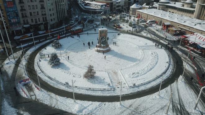 stanbul'da hafta sonundan bu yana etkili olan kar ya, bu sabah saatlerinde etkisini yeniden artrd.