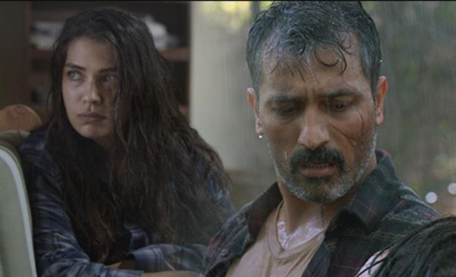 1977 yapm Trkan oray ve Tark Akan'n barollerini paylat Baraj filminin uyarlamas olan Baraj dizisi ksa srede seyirciyi ekrana kilitlemeyi baard. Reytinglerde ilk 10'da yer almay baaran dizi zirve yarna ortak olamad.