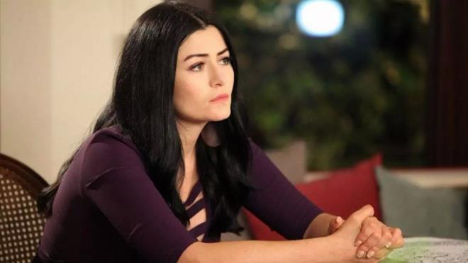 ddiaya gre, akr kendi karavann kk buldu ve rol arkada Serkan Ttnc ile layda Alian'n beraber kulland karavana yerleti.