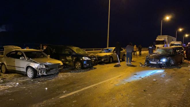 Kazada, 1'i ar 4 kii yaraland. Yarallar, ihbar zerine blgeye gelen ambulanslarla kentte bulunan eitli hastanelere kaldrld.