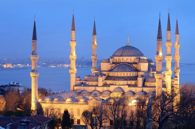 Regaip Kandili namaz kln nasl : Regaip kandili Hacet namaznda ilk rektta Fatiha ?dan sonra  defa yetel-Krs veya Kadir Suresi okunur. 4'er rekat halinde hacet namazn niyet ederek u ekilde klyorsunuz: Hacet namaz 1. rekatta: Subhaneke + Fatiha + 3 yetel Krs Hacet namaz 2. Rektta: Fatiha + Ihls + Felk + Nas. Hacet namaz 2. Rektin sonunda: Ettehiyyt +salli +barik Hacet namaz 3. Rektta: Subhaneke + Fatiha + Ihls + Felk + Nas. Hacet namaz 4. Rektta: Fatiha + Ihls + Felk + Nas. Rektin sonunda: Ettehiyyt + Allahmme salli + Allahmme brik +Rabben dualar okunur.