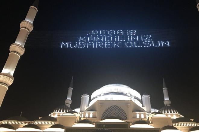 Tevbe istifar etmek: Allah Tela irke dmeyenlerin byk gnahlarn affedeceini bu gecede mjdelemitir. (bk. Mslim, man, 279)  <br>  Hazret-i Peygamber -sallllhu aleyhi ve sellem-: Efendimiz: ?Ben, gnde yz kere istifr ederim...? (Mslim, Zikir, 42) buyurmulardr.