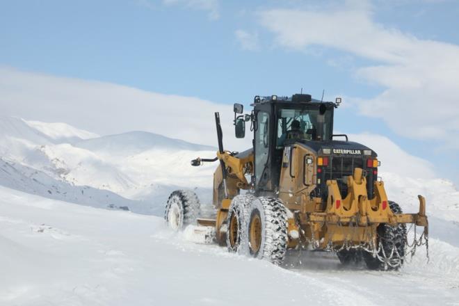 l zel daresi karla mcadele ekipleri, Bulank ilesi 15, Varto ilesi 47, Malazgirt lesi 25, Korkut ilesi 21, Hasky ilesi 6 ve merkeze bal 60 olmak zere toplam 174 ky yolunun yeniden ulama almas iin karla mcadele almas balatt.