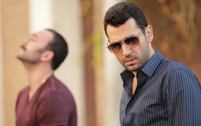 Tolga Sarta ve Aya Ayin Turan'n barollerinde olduu Arza dizisinden, Esra Bilgi ve Murat Yldrm'n yer ald Ramo'ya bomba bir transfer gerekleti. En son Emre Knay'n gelmesiyle Ramo dizisinde heyecan ykselmiti. imdi bir nl ismi daha bnyesine katt.