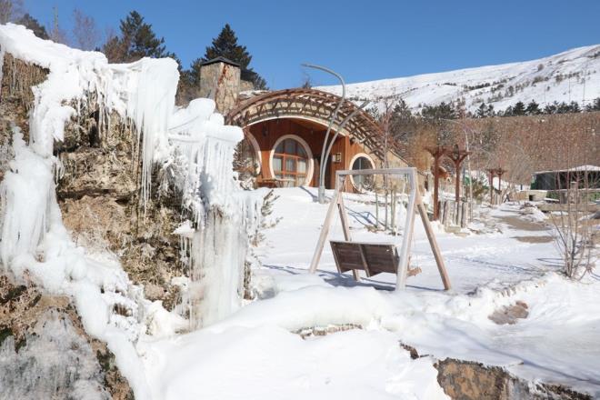 KARTPOSTALLIK GRNTLER  Scakln gece sfrn altnda 17, gndz ise sfrn altnda 6 dereceye kadar dt kentte, gzel grntler de oluuyor.