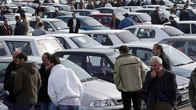 Galerici Egemen Kurtu (37), fiyatlarda yzde 14? bulan gerilemenin sz konusu olduunu belirterek, Otomobil almak iin doru zaman. K mevsimi lkemizde otomobil fiyatlarnn dt zamandr. Son bir yln en dk seviyesinde ara fiyatlar diye konutu.