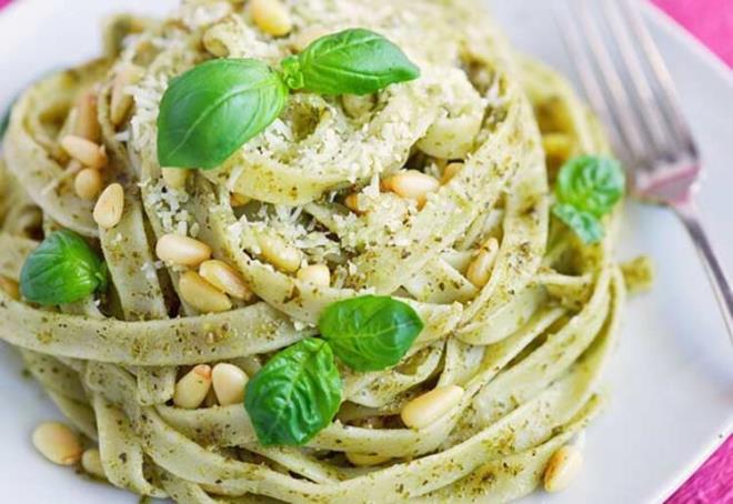 Fesleenin alma ekli vcudumuzdaki kortizol azaltmasdr. nk fazla kortizol, stres seviyesini artrr ve uykusuzluk yaratr. Bu yzden fesleeni makarnanza ekleyebilir veya daha yaygn olarak biraz scak suda demleyip ay gibi iebilirsiniz.