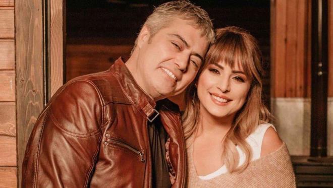 Ayen Birgr ile ilk kez det yapan Kurtolu "Mzikal kariyerimde ilk kez kadn bir sesle det yaptm. Ayen Birgr, ok deerli ve zel bir ses. Her zaman da yannda olacam." dedi.