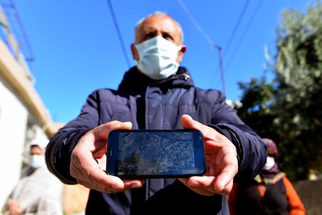 Kazm am (79) ise TIR?larn elektrik direklerine arpmas nedeniyle bazen kk yangnlar ktna deinerek, "Korkumuzdan camiye bile gidemiyoruz. ofrlere syleyecek bir szmz yok ancak bu sistemin deitirilmesi bu kadar zor mu?? dedi.